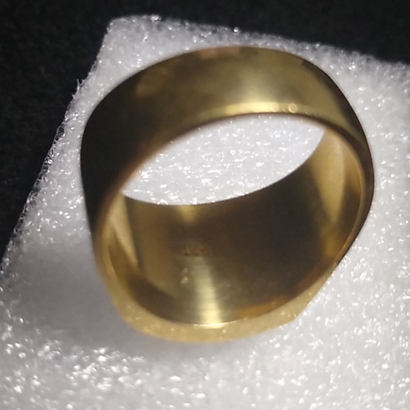 Mens 18k ring. Size as US nickel coin. - Picture 6 of 8